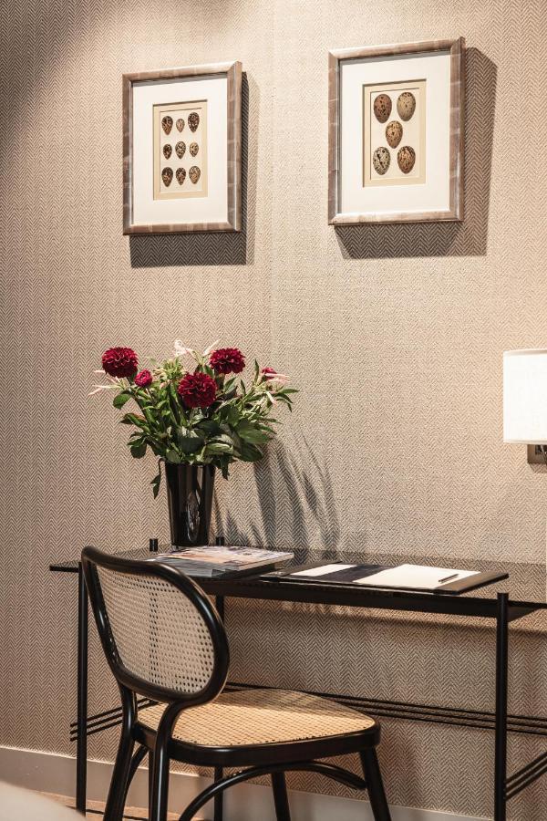 Hotel 717 阿姆斯特丹 外观 照片 A wall covered with a textured wallpaper